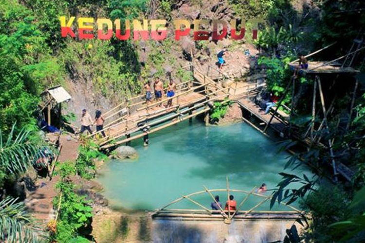 Air Terjun Kedung Pedut di Desa Jatimulyo, Kecamatan Girimulyo, Kulonprogo, DI Yogakarta.