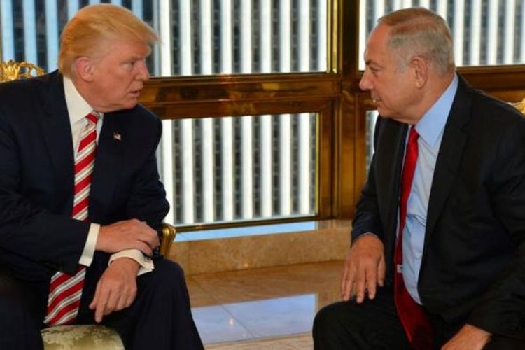 PM Israel Benjamin Netanyahu (kanan) saat bertemu Donald Trump, di New York, 25 September 2016, ketika Trump masih sebagai capres (Foto: Dokumentasi)