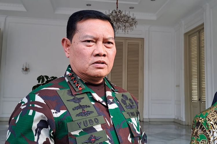 Panglima TNI Laksamana Yudo Margono memberi keterangan pers di Istana Wakil Presiden, Jakarta, Selasa (4/7/2023).