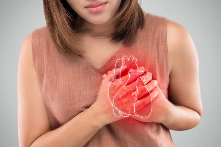 Serangan jantung dapat muncul tiba-tiba dan intens. Ini adalah salah satu penyakit yang sering menyebabkan kematian di Indonesia.