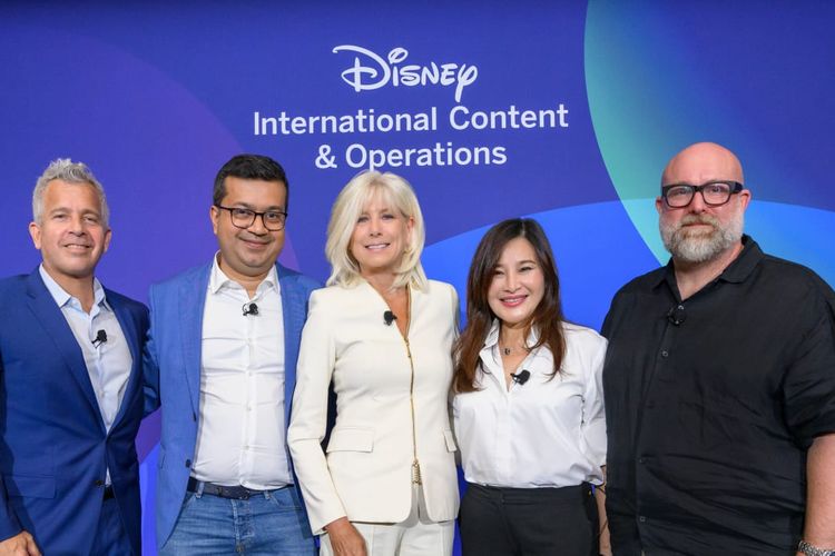 Dari kiri ke kanan: (The Walt Disney Company) Fernando Barbosa, Gaurav Banerjee, Rebecca Campbell (Chairman, International Content and Operations, The Walt Disney Company), Jessica kam-engle, Lee Mason, di acara Disney Content International Operations, Jumat (9/9/2022).