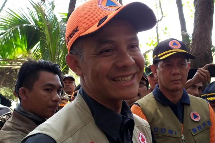 Gubernur Ganjar Pranowo dan Kepala BNPB Letjen Doni Monardo di sela kegiatan Destana Tsunami 2019 di Kabupaten Kebumen, Jawa Tengah, Selasa (30/7/2019).