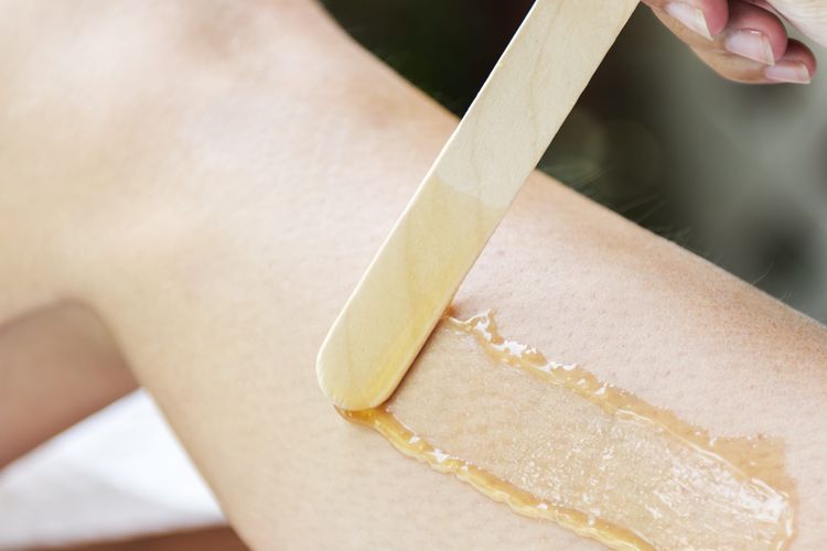 Ilustrasi waxing, sugar wax.