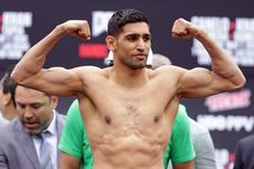 Amir Khan Mengaku Pernah Ditantang Floyd Mayweather Jr untuk Bertanding