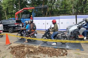 Sehari Setelah Ambles, Jalan Lenteng Agung Jaksel Masih Macet Parah