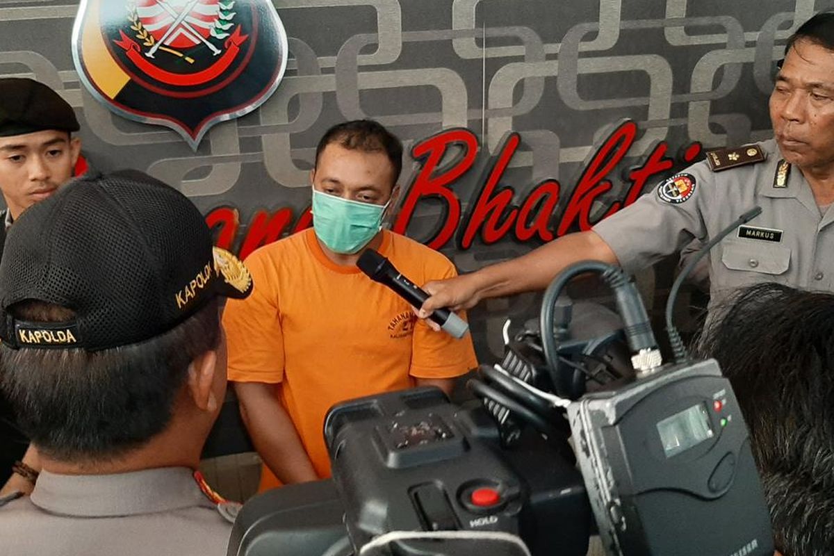 Polda Kalbar menggelar konferensi pers terkait dugaan penipuan berkedok penerimaan poin Traveloka di Mapolda Kalbar, Jumat (17/7/2019).