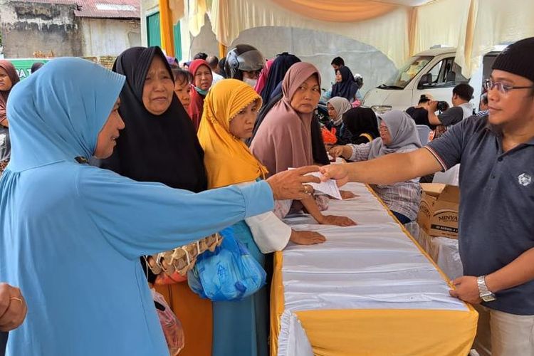 Kegiatan Pasar Mitra Tani di Jalan Utama Kelurahan Sri Meranti, Kecamatan Rumbai, Pekanbaru, Riau, Minggu (9/4/2023).