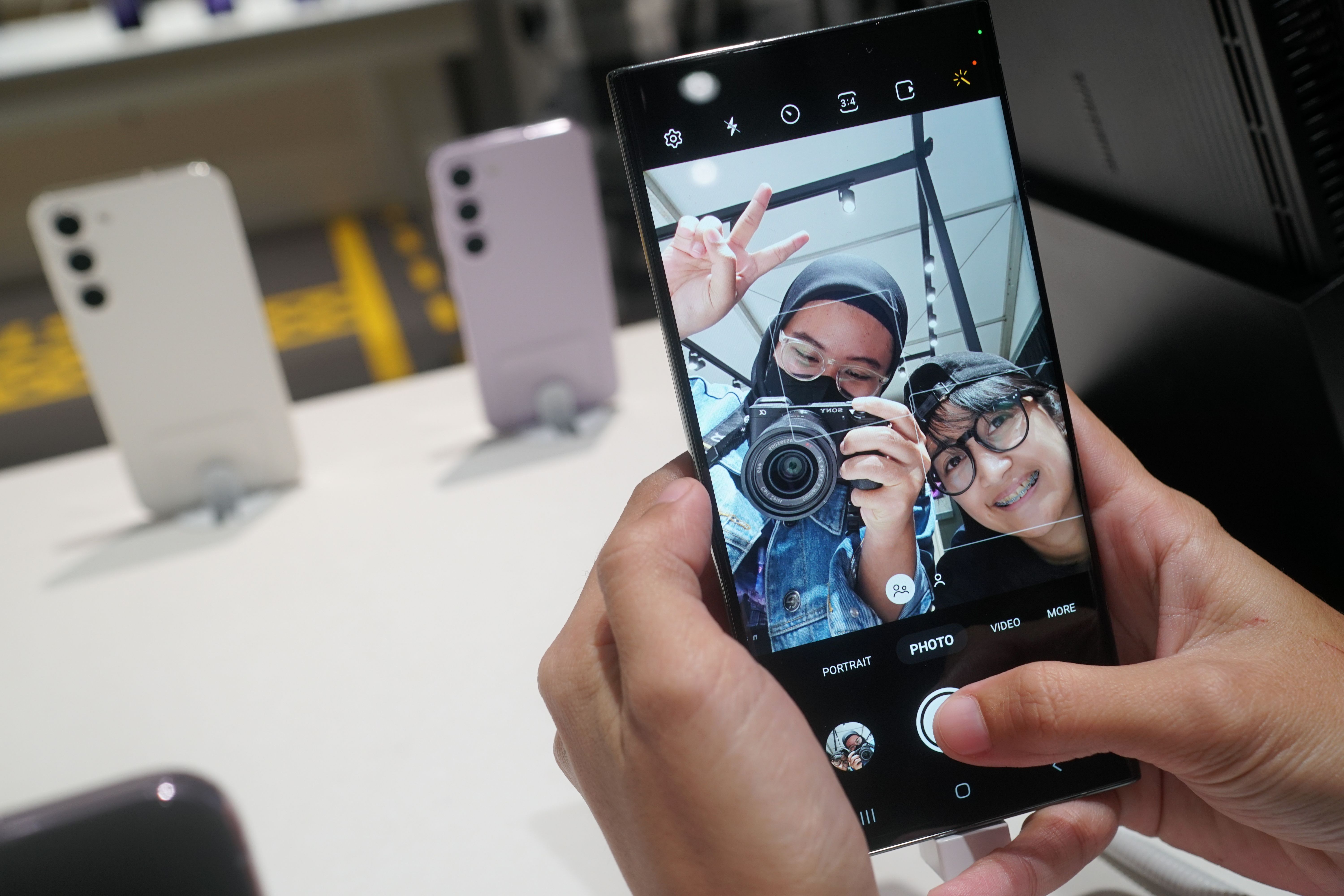 Alasan Kamera Selfie Samsung Galaxy S23 Ultra Bukan 40 MP seperti S22 Ultra