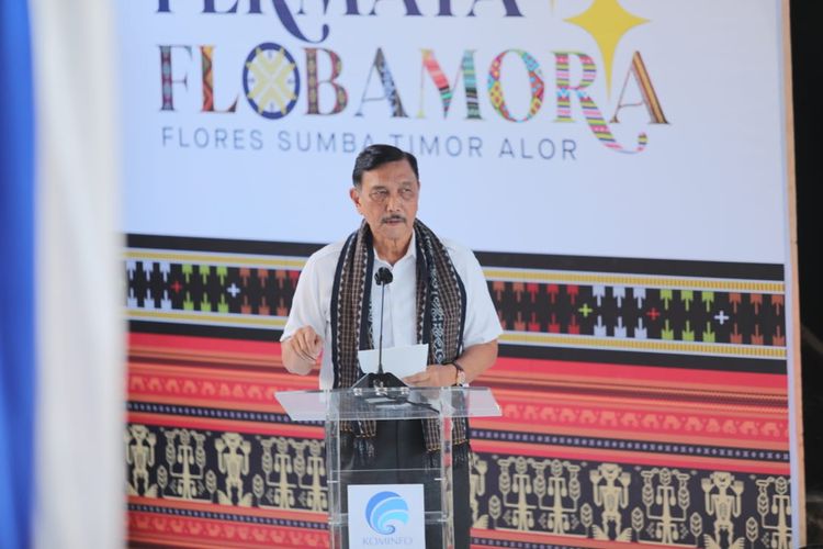Menteri Koordinator Bidang Kemaritiman dan Investasi Luhut Binsar Pandjaitan saat memberikan sambutan dalam acara melalukan peluncuran Kilau Digital Permata Flobamora di Labuan Bajo, Nusa Tenggara Timur pada Jumat  (18/6/2021). 