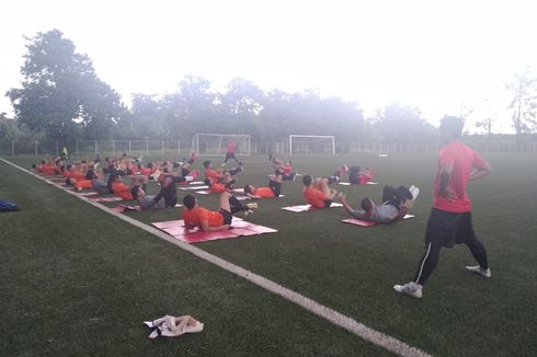 Dilanda Hujan Deras dan Petir, Persija Akhiri Latihan Lebih Cepat