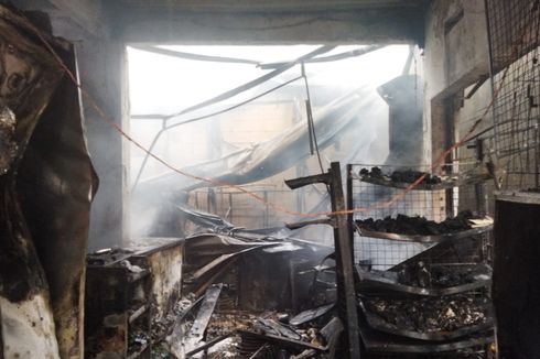 Bangunan 3 Lantai di Pulogadung Hangus Terbakar, Kerugian hingga Rp 300 Juta