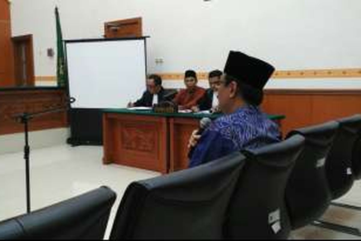 Calon wakil gubernur DKI Jakarta Djarot Saiful Hidayat memberikan keterangan sebagai saksi dalam sidang dugaan kasus penghadangan kampanye di Pengadilan Negeri Jakarta Barat, Jalan Letjen S Parman, Jumat (16/12/2016).