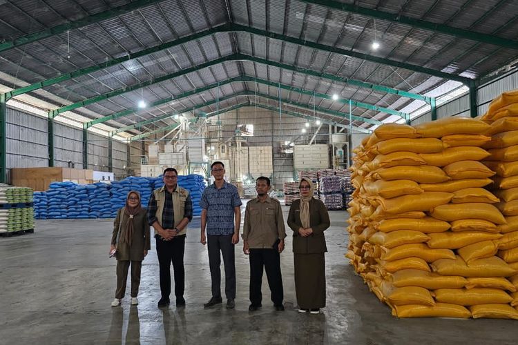 Tim Satgas Pangan Polri melakukan pengecekan ketersediaan stok dan penggilingan beras di wilayah Sulawesi Selatan (Sulsel).