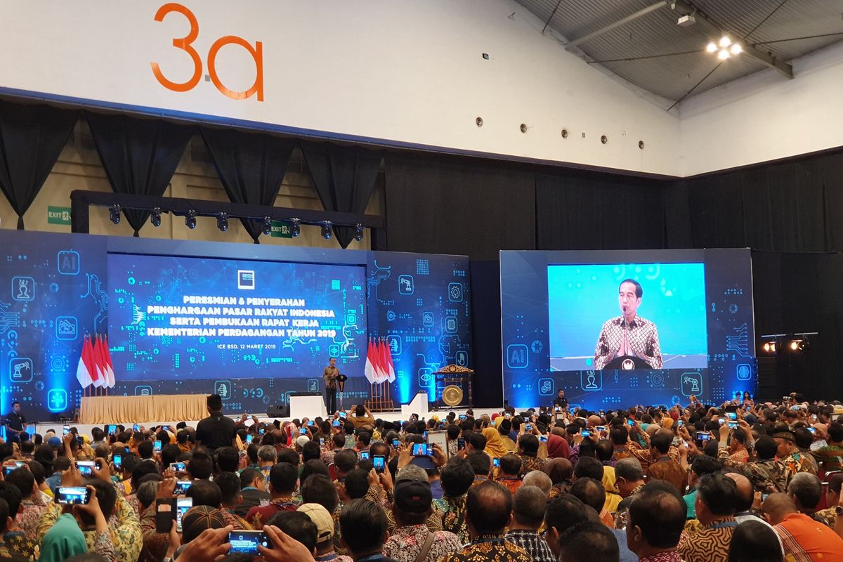 Presiden Joko Widodo membuka Rapat Kerja Kementerian Perdagangan di Indonesia Convention Exhibition (ICE), Tangerang Selatan, Selasa (12/3/2019).