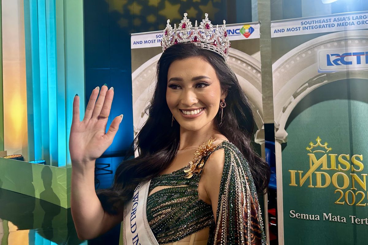 Miss World 2024 Monica Sembiring dalam konferensi pers 38 Finalis Miss Indonesia 2025, di Jakarta Barat, Senin (30/6/2025).