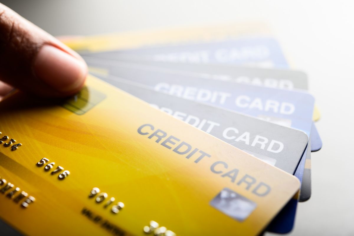Ilustrasi kartu kredit. Cara bayar tagihan kartu kredit melalui aplikasi myBCA. Cara bayar kartu kredit melalui aplikasi myBCA.