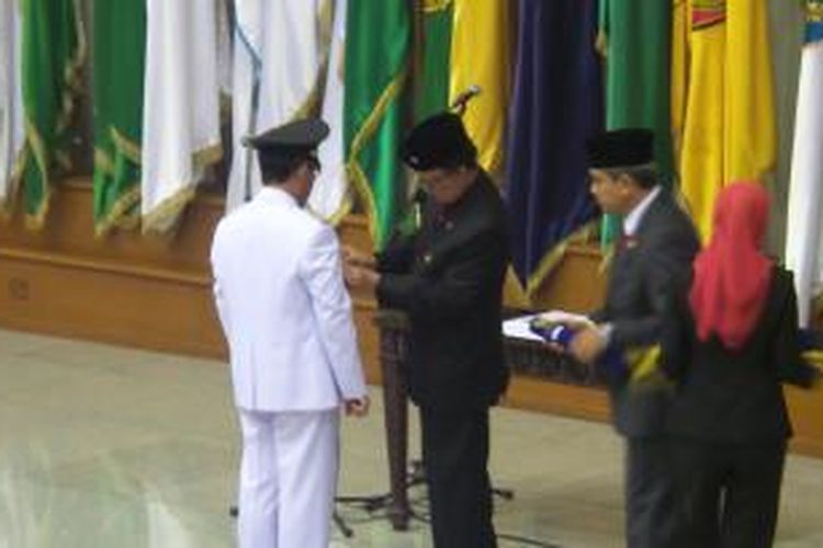 Mendagri Tjahjo Kumolo melantik Dirjen Bina Administrasi Kewilayahan Kementerian Dalam Negeri Agung Mulyana sebagai Penjabat Gubernur Kepulauan Riau di Aula Gedung Sasana Bhakti Praja Kemendagri, Jumat (21/8/2015).