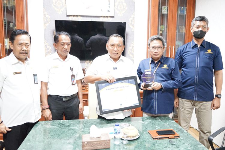 Pemkab Jembrana meraih penghargaan Terbaik II sebagai Pemerintah Daerah Penyedia Data Perpajakan Dengan Kualitas Data Terbaik Tahun 2023 dari Kantor Wilayah Direktorat Jenderal Pajak (DJP) Bali. 