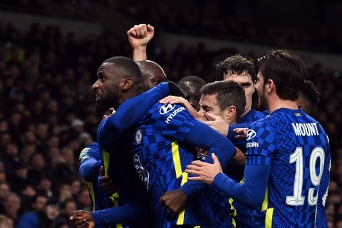 Gol Antonio Ruediger membantu bawa Chelsea melaju ke final Piala Liga Inggris atau Carabao Cup setelah menyudahi perlawanan Tottenham Hotspur pada leg kedua semifinal, Kamis (13/1/2022) dini hari WIB.