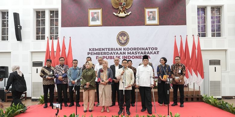 Menko Pemberdayaan Masyarakat Muhaimin Iskandar saat konferensi pers, Kamis (27/02/2025).
