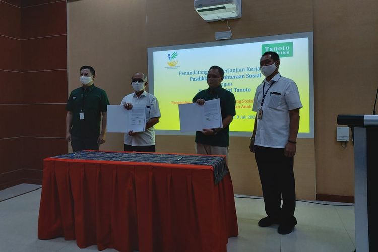 Penandatangan MOU Badiklitpensos dengan Tanoto Foundation