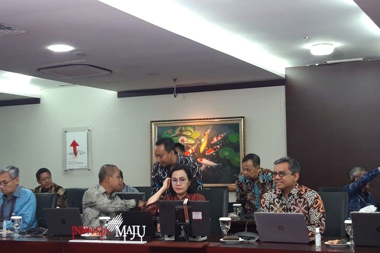 Direktur Jenderal Pajak Suryo Utomo, Menteri Keuangan Sri Mulyani Indrawati, dan Wakil Menteri Keuangan Suahasil Nazara ketika melaporkan SPT di Jakarta, Selasa (10/3/2020).