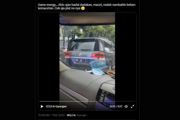 Mobil Toyota dengen pelat nomor RI 21 terekam kamera warganet melintas di JL HR Rasuna Said yang macet pada Selasa (28/2/2023) lalu. Rombongan mobil ini dinilai warganet menyebabkan kemacetan semakin parah.