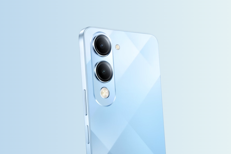 Tampilan tampang belakang iQoo Z10 Lite 5G warna Titanium Blue