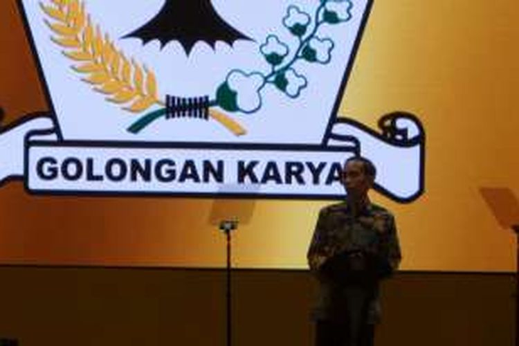 Presiden Joko Widodo saat memberikan pidato di acara penutupan Rapat Pimpinan Nasional Partai Golkar di Istora Senayan, Jakarta, Kamis (28/7/2016)