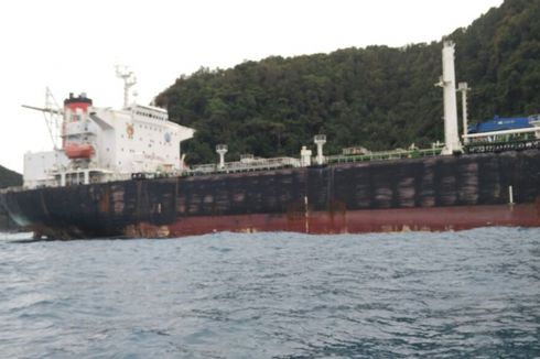 Kapal Misterius Berbendera Amerika Terdampar di Pulau Tambelan
