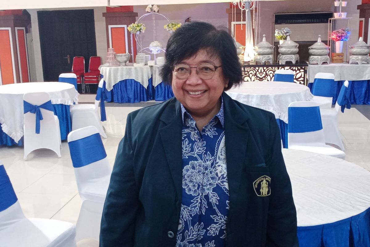 Menteri Lingkungan Hidup dan Kehutanan, Siti Nurbaya Bakar saat ditemui awak media dalam persiapan pengukuhannya di Universitas Brawijaya pada Jumat (24/6/2022). 