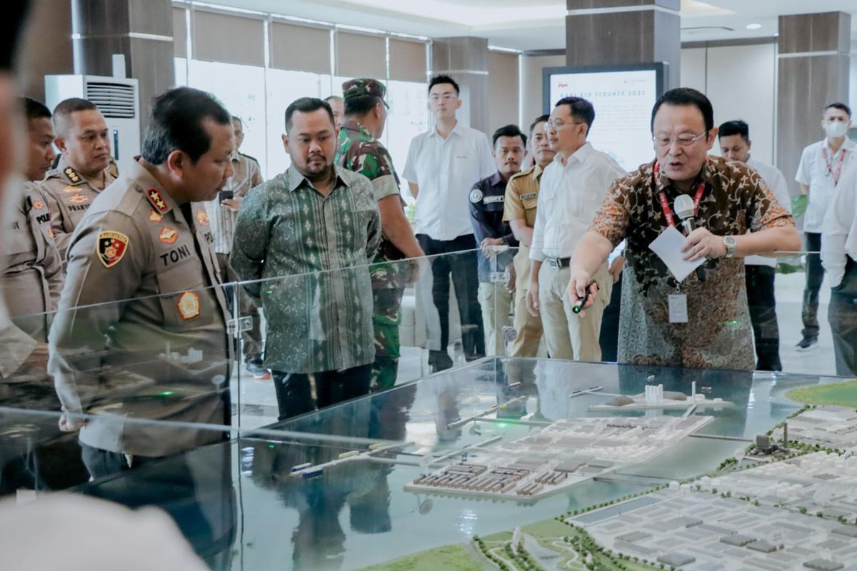 Beragam upaya dan terobosan dilakukan Pemerintah Kabupaten (Pemkab) Gresik, Jawa Timur, dalam peningkatan investasi.