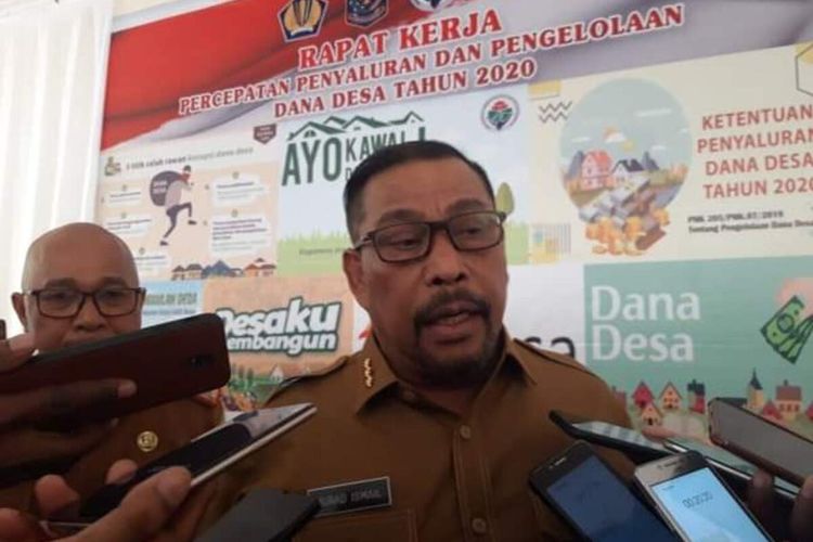 Gubernur Maluku, Murad Ismail saat diwawancarai wartawan di Gedusng Islamic Center Ambon, Selasa (25/2/2020)