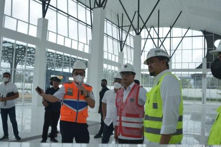 Menteri Perhubungan (Menhub) Budi Karya Sumadi dan Wali Kota Medan Bobby Nasution saat berkunjung di Terminal A Amplas, Medan, Sabtu (24/9/2022).