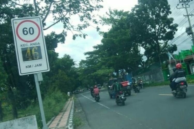 Alat pengukur kecepatan dipasang di tiga titik ruas jalan di Kabuoaten Cianjur.