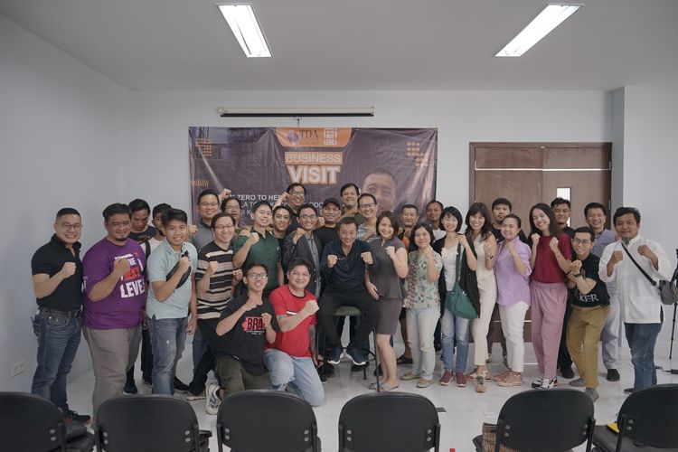 Ilustrasi komunitas bisnis Tangan di Atas