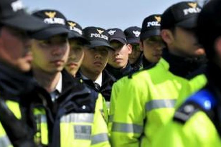 Polisi Korea Selatan belum kunjung menemukan pemilik kapal feri Sewol.