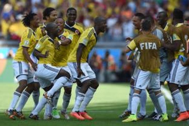 Para pemain Kolombia merayakan gol ke gawang Yunani pada laga Grup C Piala Dunia 2014 di Estadio Mineirao, Belo Horizonte, Sabtu (14/6/2014).