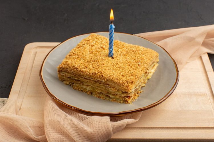 Rayakan momen spesial dengan bahasa daerah. Berikut 35 ucapan selamat ulang tahun dalam bahasa Jawa lengkap dengan artinya.