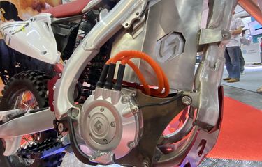 Hunter Pakai Baterai Motor Listrik Baru, Klaim Lebih Baik dari Li-Ion