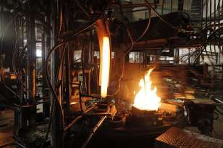 Salah satu proses produksi di PT Kedaung Medan Industrial yang menggunakan gas alam. Gambar diambil pada Kamis (25/8/2016)
