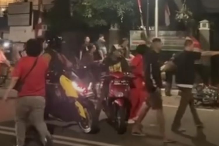 Sejumlah pemuda di Jalan di Jalan Gandaria Tengah, Kebayoran Baru, Jakarta Selatan, terlibat keributan pada Sabtu (27/8/2022) malam.