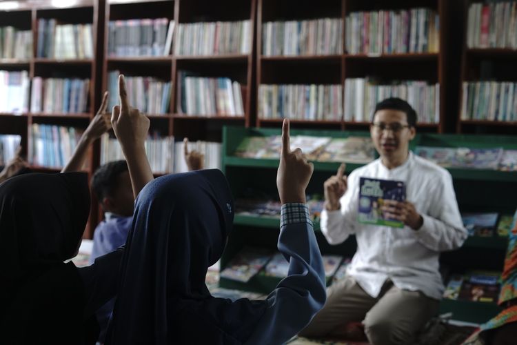 Kuatkan literasi, Dompet Dhuafa dan OKE OCE Kemanusiaan meluncurkan Pojok Baca Nasional di Kecamatan Darma, Kuningan, Jawa Barat, Jumat (24/1/2025).