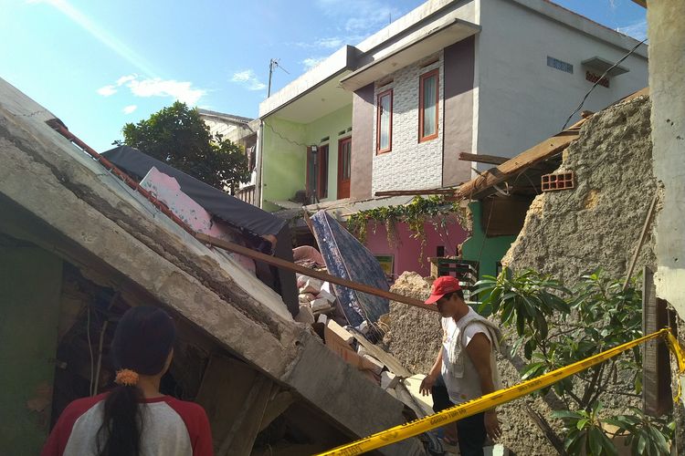 Kondisi indekos yang rubuh di Mampang, Jakarta Selatan pada Senin, (10/2/2020)