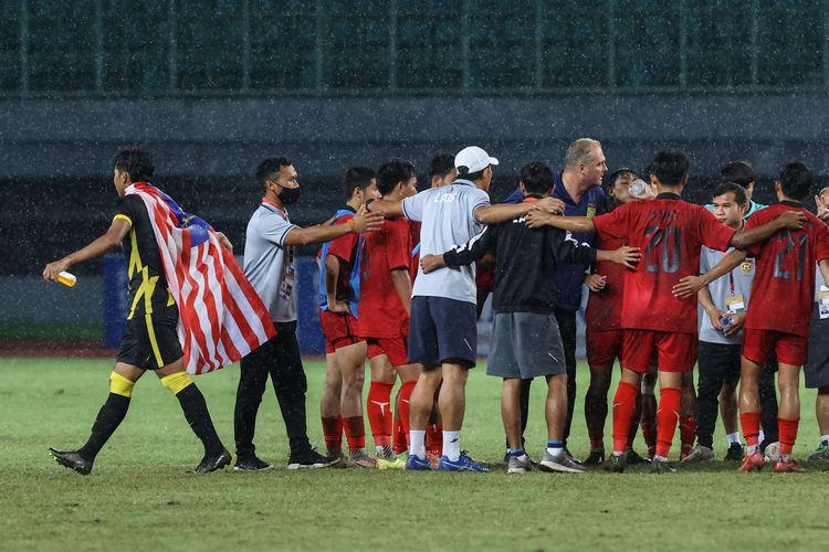 Selebrasi pemain timnas  U19 Malaysia usai menang melawan timnas U19 Laos pada pertandingan final Piala AFF U19 di Stadion Patriot Candrabhaga, Bekasi, Jumat (15/7/2022). Malaysia tampil sebagai juara Piala AFF U19 2022 setelah menang dengan skor 2-0.