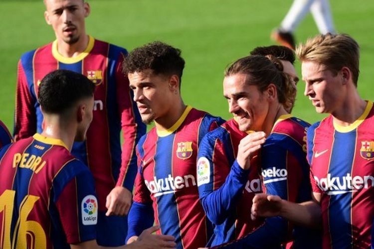 Skuad Barcelona saat merayakan gol ke gawang Osasuna pada laga lanjutan pekan ke-11 Liga Spanyol di Stadion Camp Nou, Minggu (29/11/2020) malam WIB.