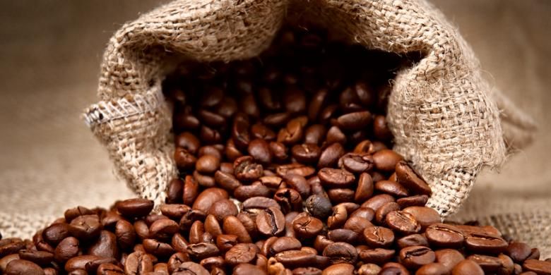 Selain sebagai minuman yang mampu mengusir kantuk, kopi juga memiliki serangkaian manfaat bagi kecantikan.