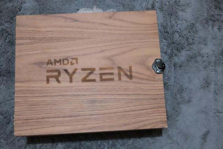 Kotak kau untuk kemasan komponen AMD Ryzen 1800x
