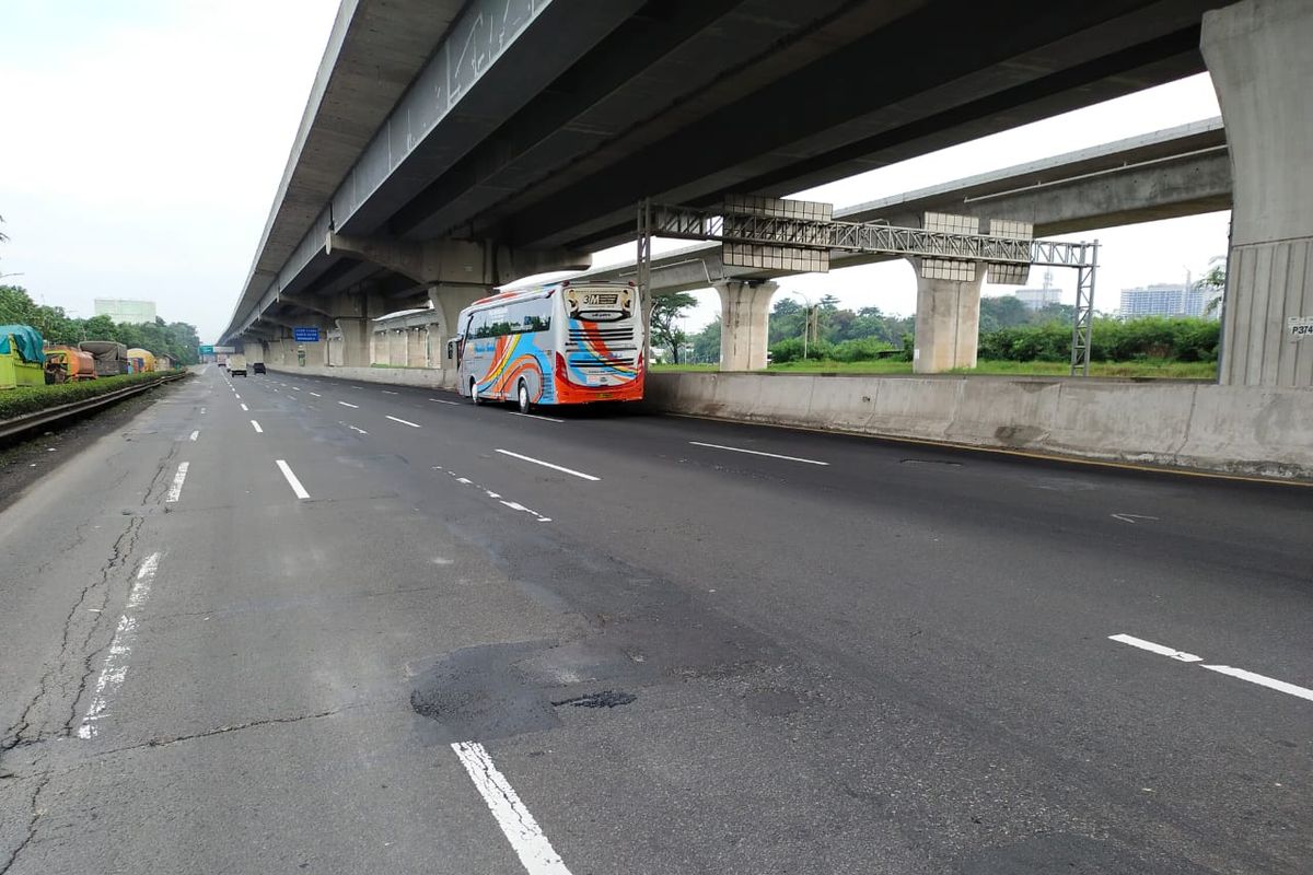 Jalan Tol Jakarta Cikampek 