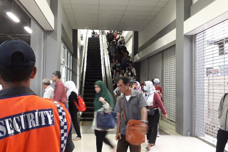 Suasana Peron 5 Stasiun Duri, Jakarta Barat pada Senin (2/4/2018).